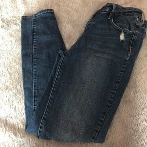 Distressed low rise skinniest jeans
